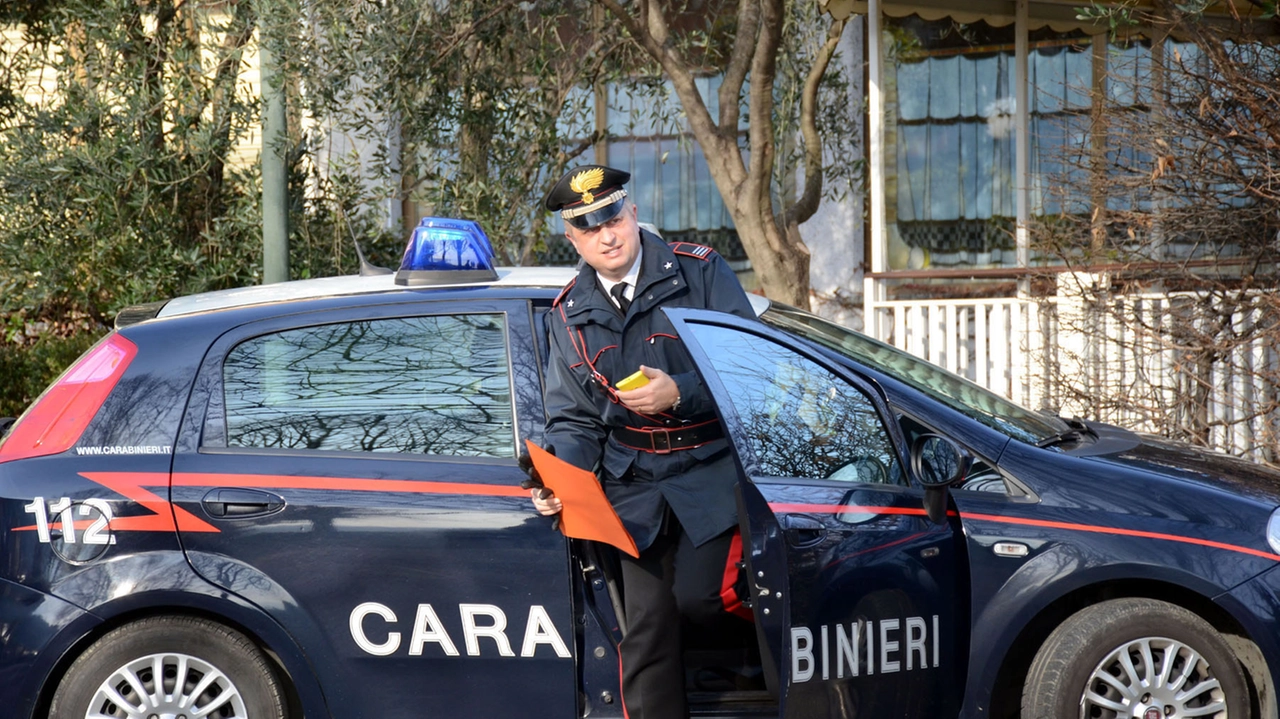 Sul posto i carabinieri del nucleo investigativo (Archivio) Sul posto i carabinieri del nucleo investigativo (Archivio)