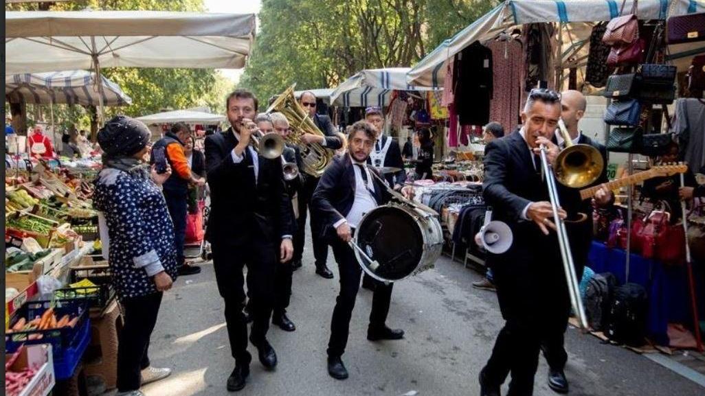 Musica nelle strade, chiese e mercati. Al via al programma per chi resta Musica nelle strade, chiese e mercati. Al via al programma per chi resta