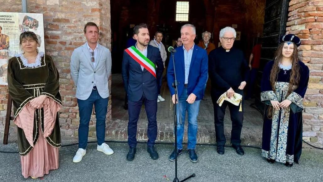 “Tre giorni in piazza“: il borgo si anima tra folklore e arte “Tre giorni in piazza“: il borgo si anima tra folklore e arte