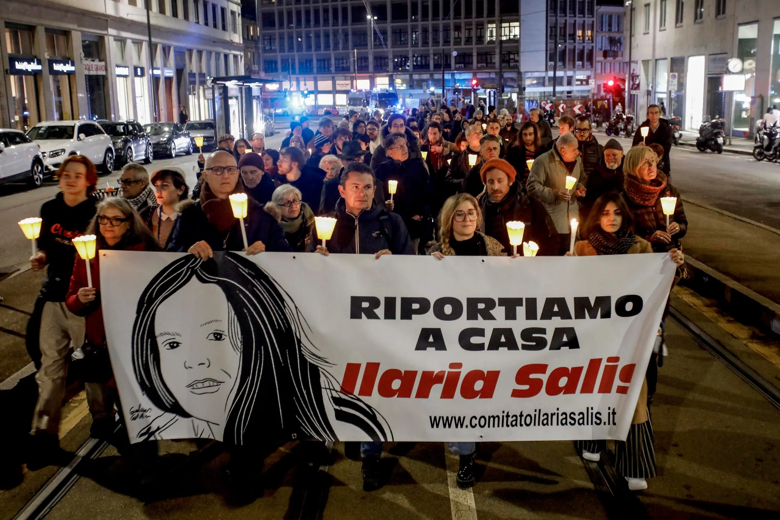Ilaria Salis, Tajani al ministro ungherese: “Nessuna interferenza”. A Roma scritte minatorie contro di lei