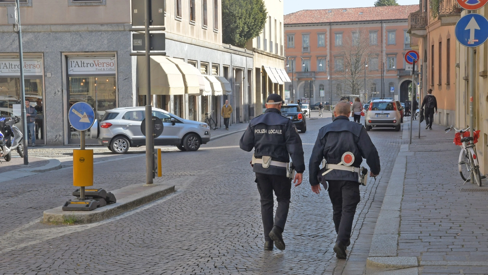 La polizia locale in centro a Pavia