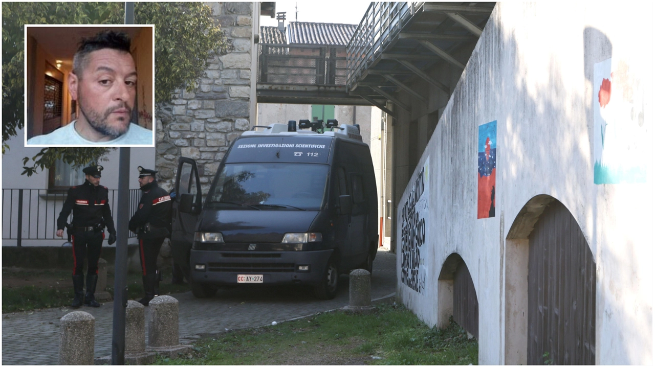 I carabinieri sul luogo dell’omicidio; nel riquadro, Roberto Comelli I carabinieri sul luogo dell’omicidio; nel riquadro, Roberto Comelli