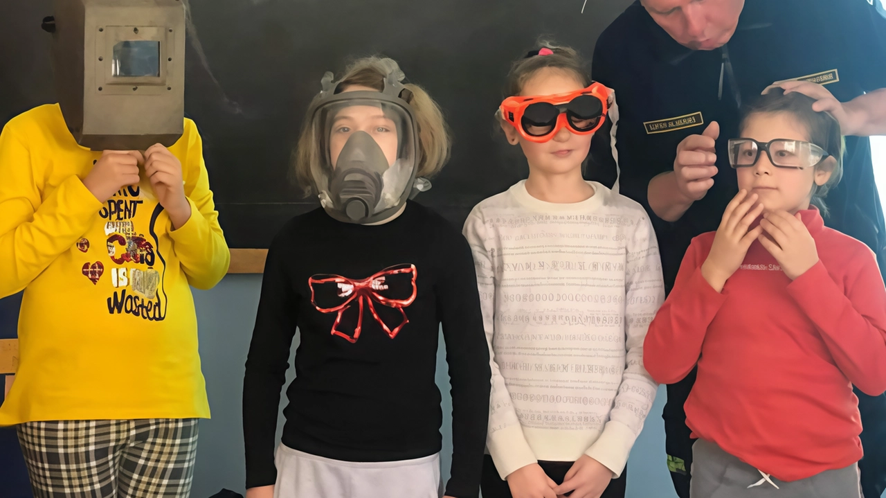Protezione civile in classe: una delle iniziative dedicate ai 4.650 alunni in città Protezione civile in classe: una delle iniziative dedicate ai 4.650 alunni in città