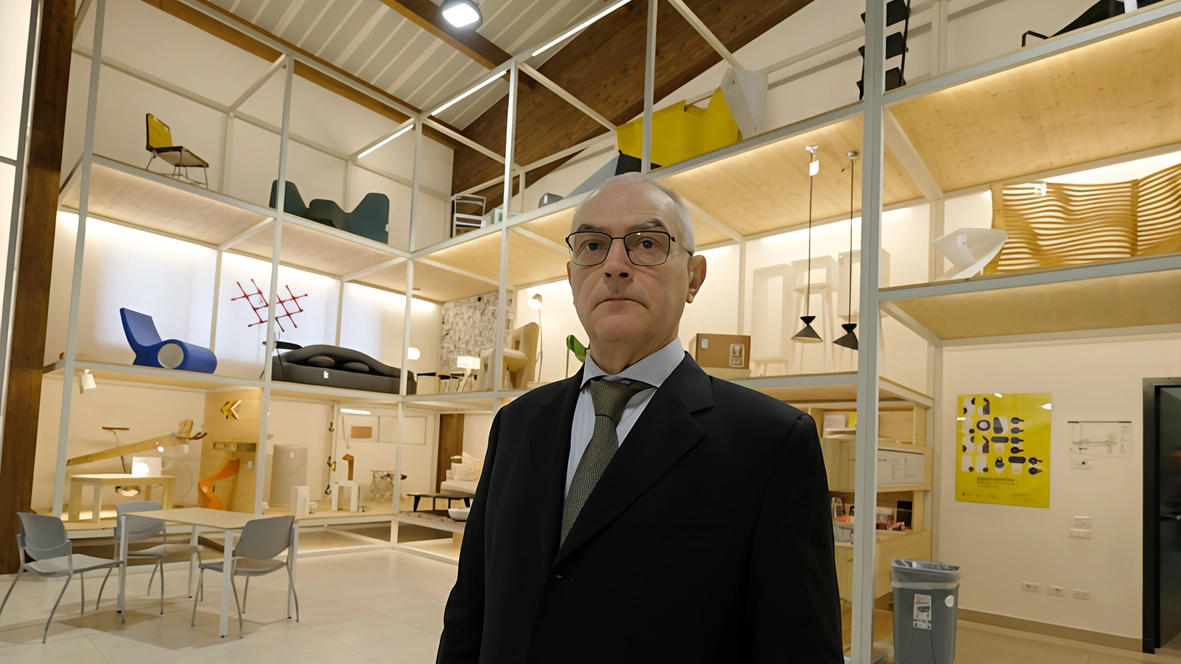 Più di 300 studenti alla scuola di alta formazione della filiera del mobile di Lentate sul Seveso. Si fa lezione in laboratori avveniristici e in un auditorium con il meglio del SaloneSatellite. Più di 300 studenti alla scuola di alta formazione della filiera del mobile di Lentate sul Seveso. Si fa lezione in laboratori avveniristici e in un auditorium con il meglio del SaloneSatellite.