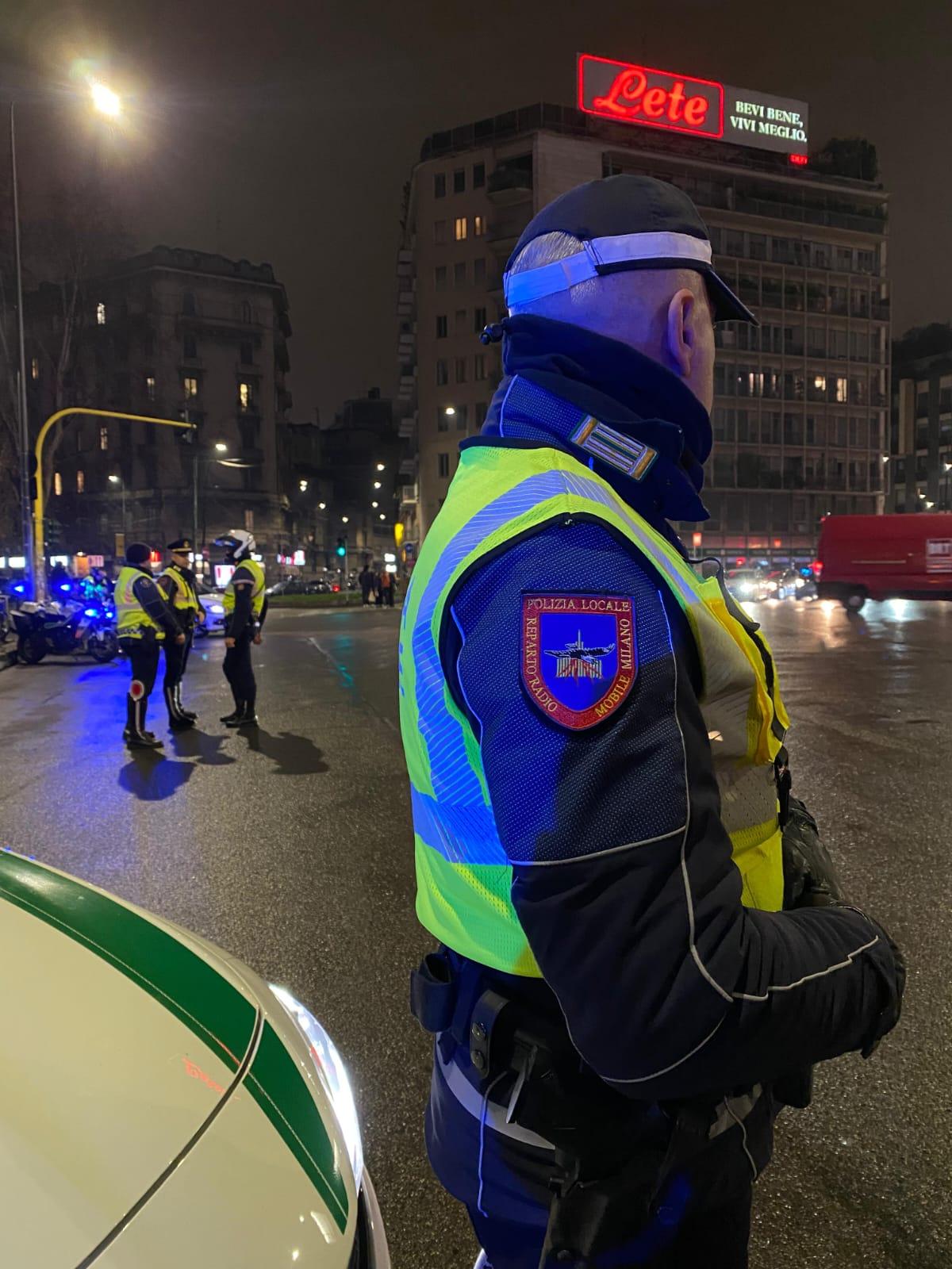 rissa a piazzale loreto uomo trovato a terra sanguinante un 23enne arrestato per tentato omicidio