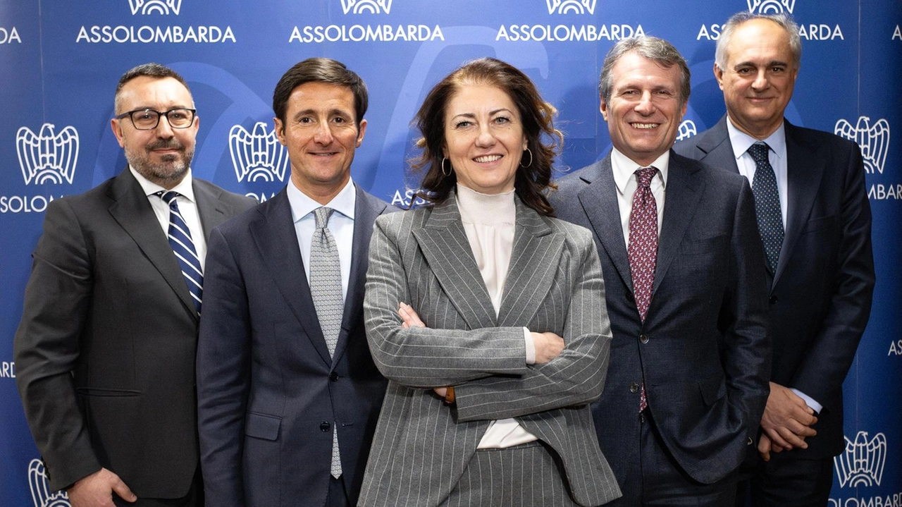 Da sinistra Alessandro Matera, Tommaso Rossini, Paola Centonze, Alessandro Spada e Massimo Martinoli in uno scatto di gruppo al termine dell’assemblea Da sinistra Alessandro Matera, Tommaso Rossini, Paola Centonze, Alessandro Spada e Massimo Martinoli in uno scatto di gruppo al termine dell’assemblea