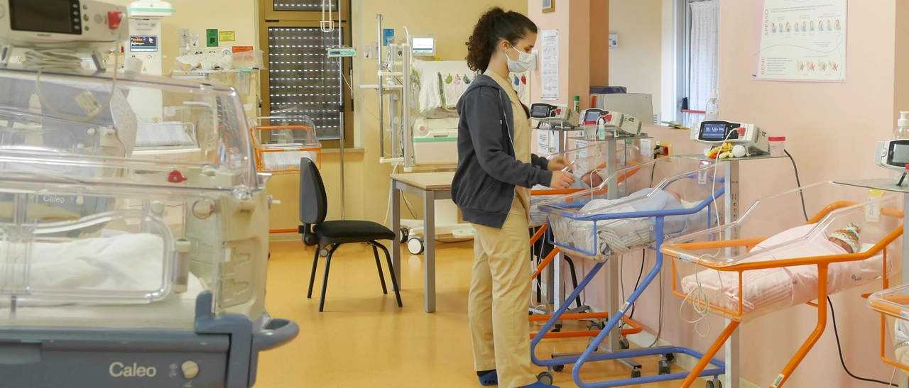 Mantova, le “diffide culla” dell’avvocata no-vax Camilla Signorini agli ospedali: “Niente vaccini ai neonati, o vi denunciamo”