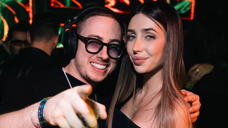 L'attore porno Max Felicitas e la star di Onlyfans Michelle Comi L'attore porno Max Felicitas e la star di Onlyfans Michelle Comi