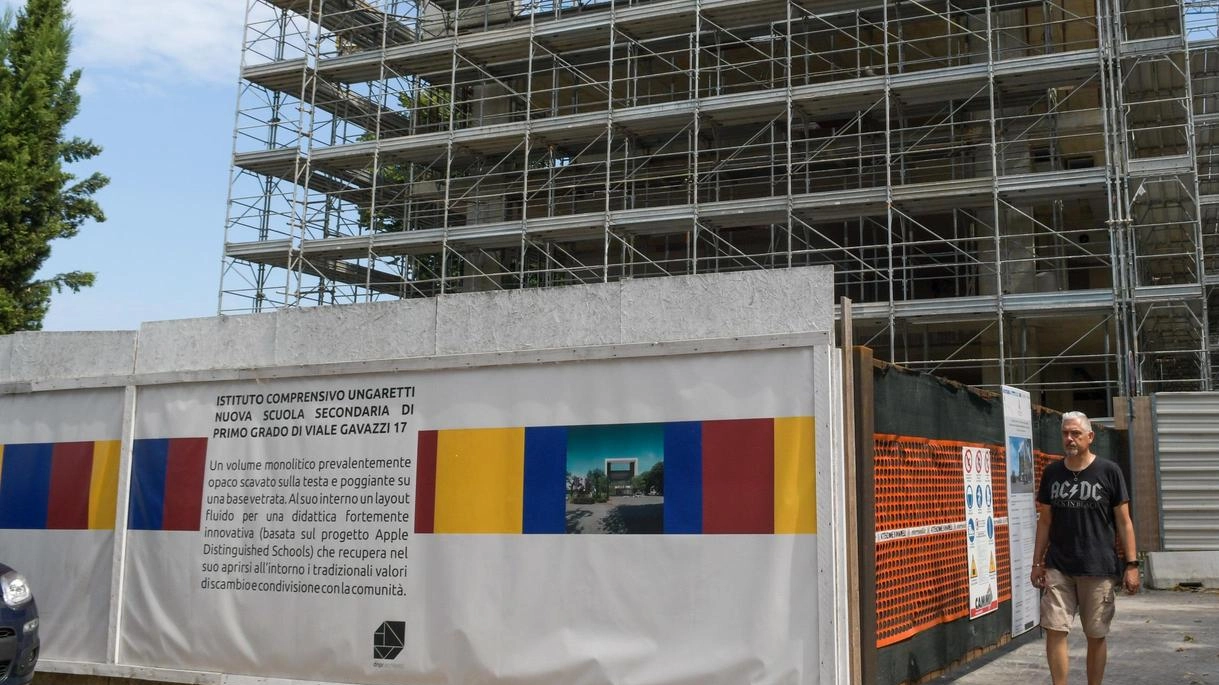 Il cantiere della nuova scuola media su viale Gavazzi a Melzo finanziato con i fondi del Pnrr Il cantiere della nuova scuola media su viale Gavazzi a Melzo finanziato con i fondi del Pnrr
