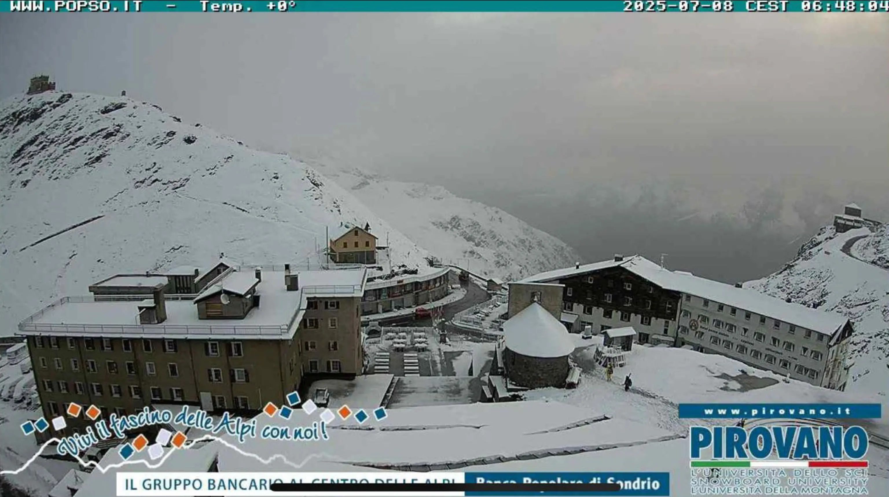 Pazzo meteo: neve al passo dello Stelvio dopo il caldo record. Imbiancate le montagne lombarde