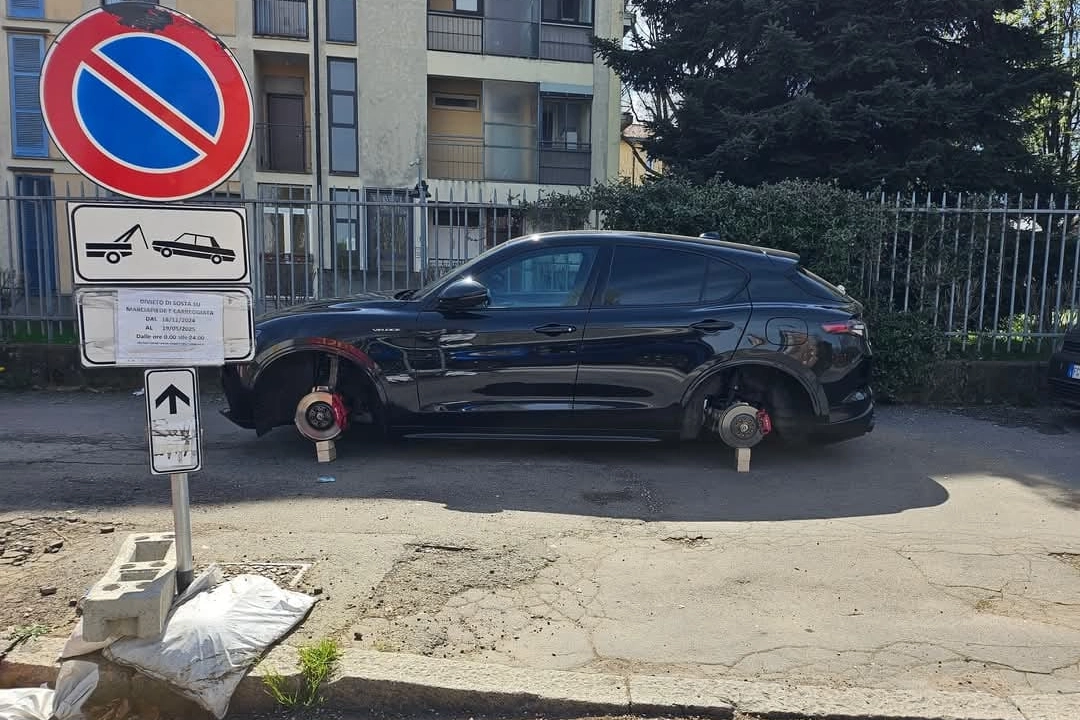 I furti delle gomme erano stati denunciati dai residenti del quartiere, oltre che alle forze dell'ordine, anche sui gruppi Facebook di quartiere