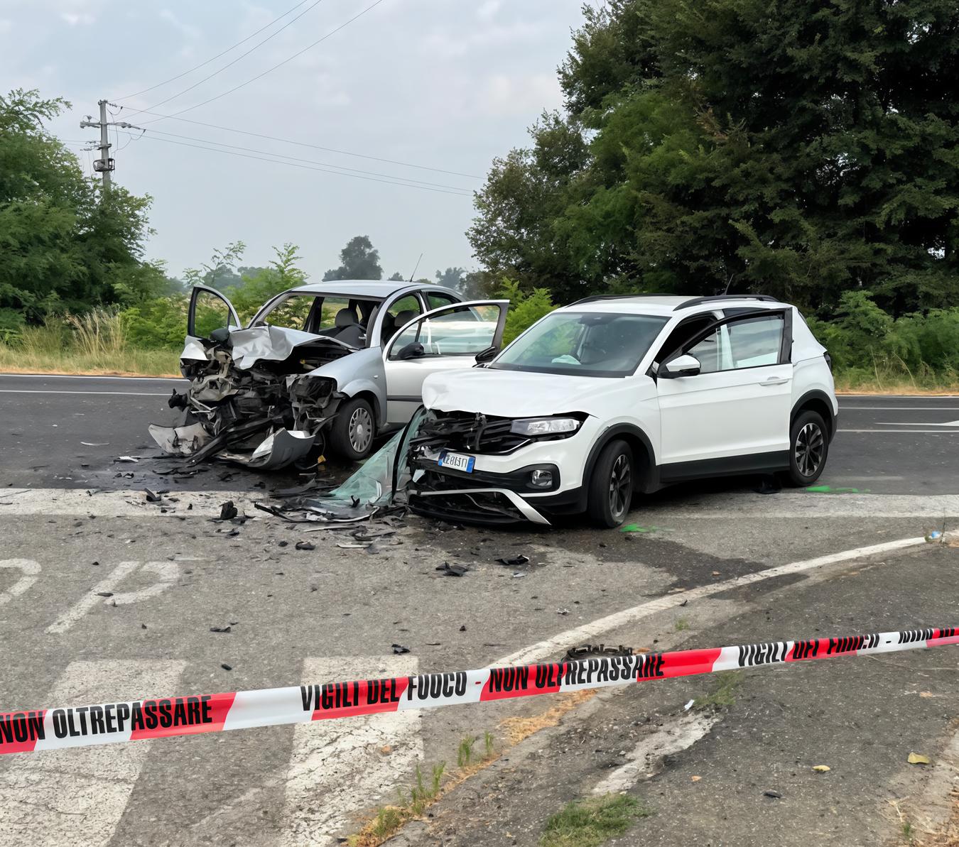 Schianto tra due auto. Sulla Bronese muore una donna due i feriti gravi Schianto tra due auto. Sulla Bronese muore una donna due i feriti gravi
