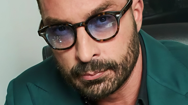 L’imprenditore Lorenzo Ruzza compra e vende orologi di lusso nel negozio di via Battisti e sui social L’imprenditore Lorenzo Ruzza compra e vende orologi di lusso nel negozio di via Battisti e sui social