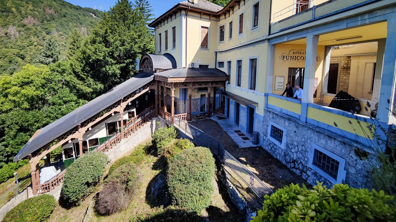 A un anno dalla riapertura, la Funicolare del Sacro Monte di Varese registra quasi 50mila passeggeri. Promozione del patrimonio Unesco e potenziamento del trasporto pubblico per favorire una fruizione sostenibile del borgo. A un anno dalla riapertura, la Funicolare del Sacro Monte di Varese registra quasi 50mila passeggeri. Promozione del patrimonio Unesco e potenziamento del trasporto pubblico per favorire una fruizione sostenibile del borgo.