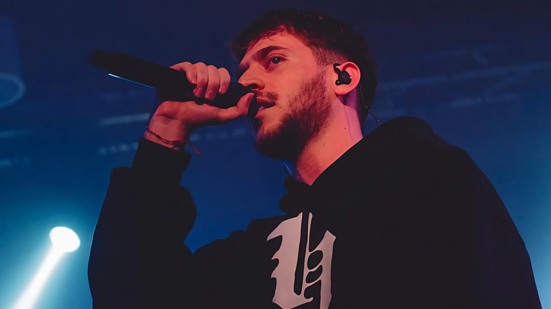Dopo il talent in tv e il boom di stream il cantante arriva oggi e domani sul palco dei Magazzini Generali "Sono molto istintivo. E, come tutti, cerco di lavorare su me stesso per migliorarmi giorno dopo giorno".