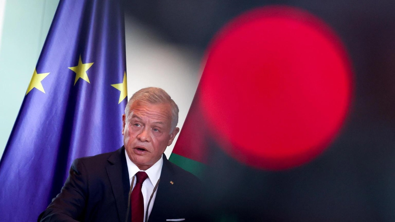 Il re di Giordania esorta al Parlamento UE per una pace giusta nel conflitto israelo-iraniano, sottolineando la minaccia globale. Il re di Giordania esorta al Parlamento UE per una pace giusta nel conflitto israelo-iraniano, sottolineando la minaccia globale.