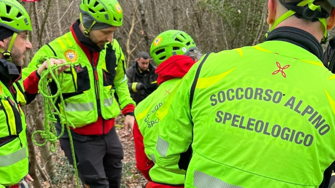 Per recuperare l’escursionosta di 78 anni caduto dalla centrale operativa del 112 hanno allertato i volontari del Soccorso alpino Per recuperare l’escursionosta di 78 anni caduto dalla centrale operativa del 112 hanno allertato i volontari del Soccorso alpino