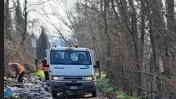 Area comunale presa di mira dagli “eco furbetti” ripulita, "dopo le denunce, metteremo una telecamera". È la promessa di Angelo... Area comunale presa di mira dagli “eco furbetti” ripulita, "dopo le denunce, metteremo una telecamera". È la promessa di Angelo...
