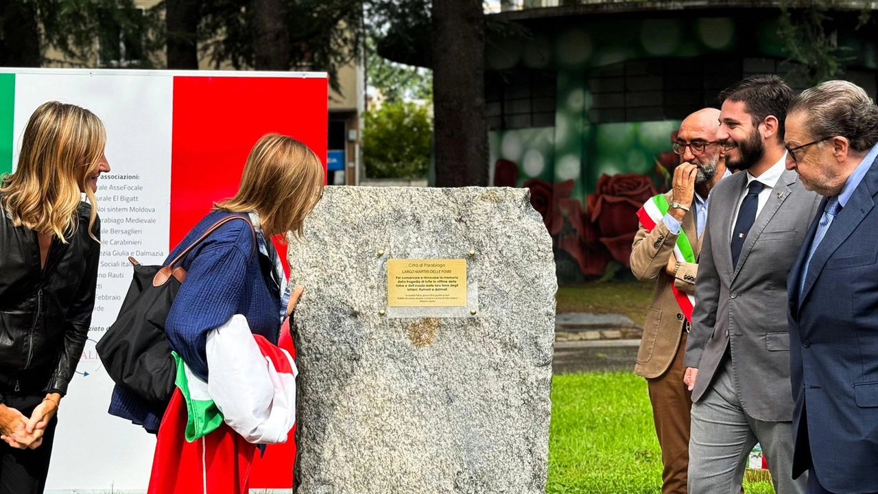 A Parabiago è stato inaugurato un monumento alle vittime delle foibe, con la presenza di autorità locali e politiche. È stata annunciata una proposta di legge per revocare l'onorificenza a Tito. Iniziativa promossa da associazioni e realizzata dal gruppo Call. A Parabiago è stato inaugurato un monumento alle vittime delle foibe, con la presenza di autorità locali e politiche. È stata annunciata una proposta di legge per revocare l'onorificenza a Tito. Iniziativa promossa da associazioni e realizzata dal gruppo Call.