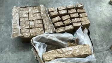 Le Squadre Mobili di Como e Lecco hanno eseguito 17 fermi per il vasto giro di spaccio fra Milano e Monza. Ai vertici Marco Malugani esponente di spicco della ‘ndrangheta, già coinvolto nell’operazione Oversize. Le Squadre Mobili di Como e Lecco hanno eseguito 17 fermi per il vasto giro di spaccio fra Milano e Monza. Ai vertici Marco Malugani esponente di spicco della ‘ndrangheta, già coinvolto nell’operazione Oversize.