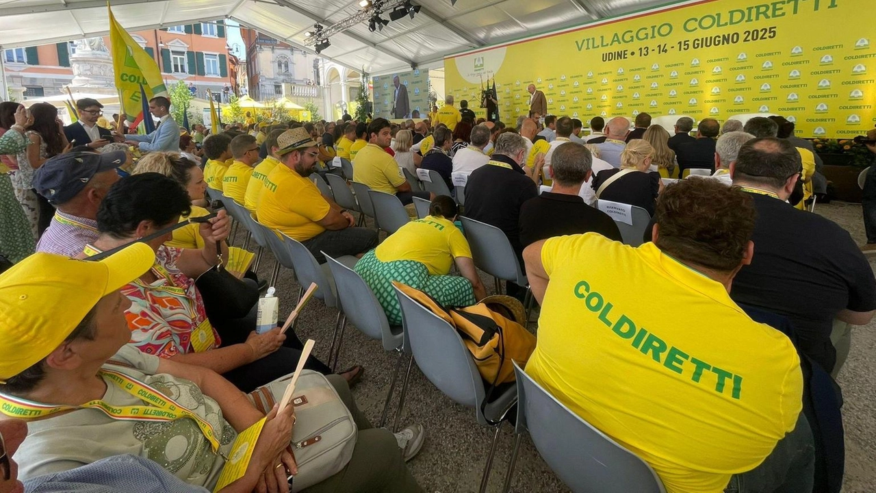 Ettore Prandini di Coldiretti annuncia una mobilitazione contro la riduzione delle risorse per l'agricoltura europea. Ettore Prandini di Coldiretti annuncia una mobilitazione contro la riduzione delle risorse per l'agricoltura europea.