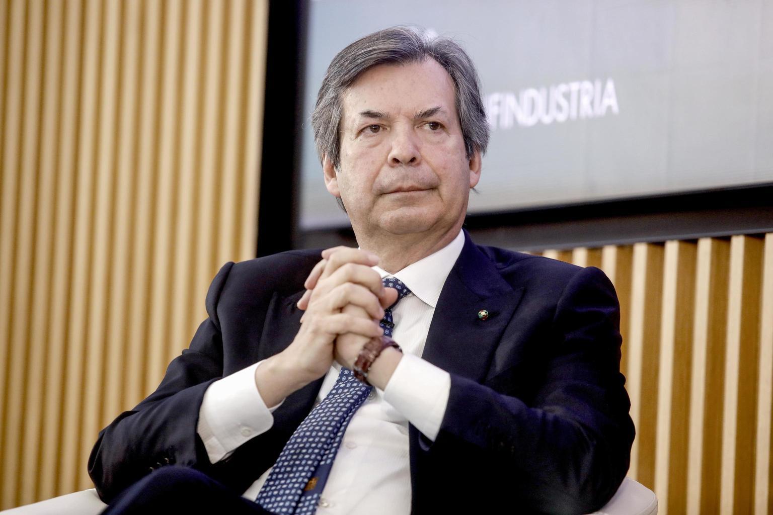 carlo messina di intesa sanpaolo è il banchiere dell anno risultati eccellenti in una continuità impressionante 