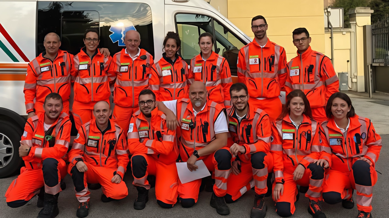 Volontari della Croce Verde Lissonese vincono gara-contest gestendo diverse emergenze con efficienza e lucidità, guadagnando un defibrillatore per l'associazione. Volontari della Croce Verde Lissonese vincono gara-contest gestendo diverse emergenze con efficienza e lucidità, guadagnando un defibrillatore per l'associazione.