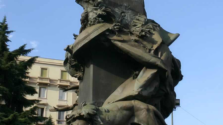 Il monumento dedicato ai caduti delle Cinque Giornate Il monumento dedicato ai caduti delle Cinque Giornate