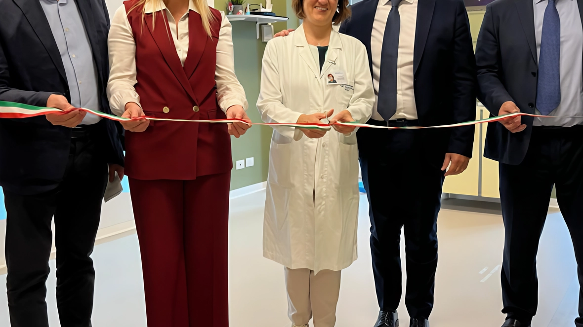 La Fondazione Don Gnocchi ha inaugurato la nuova stanza multimediale di riabilitazione virtuale pediatrica ‘Nirvana’ a Brescia. Grazie a giochi interattivi e analisi cinematica del movimento, i bambini potranno sperimentare un trattamento personalizzato e coinvolgente, supportati da donazioni dell’Associazione Un raggio di sole per Marty e del Gruppo N-and. La Fondazione Don Gnocchi ha inaugurato la nuova stanza multimediale di riabilitazione virtuale pediatrica ‘Nirvana’ a Brescia. Grazie a giochi interattivi e analisi cinematica del movimento, i bambini potranno sperimentare un trattamento personalizzato e coinvolgente, supportati da donazioni dell’Associazione Un raggio di sole per Marty e del Gruppo N-and.