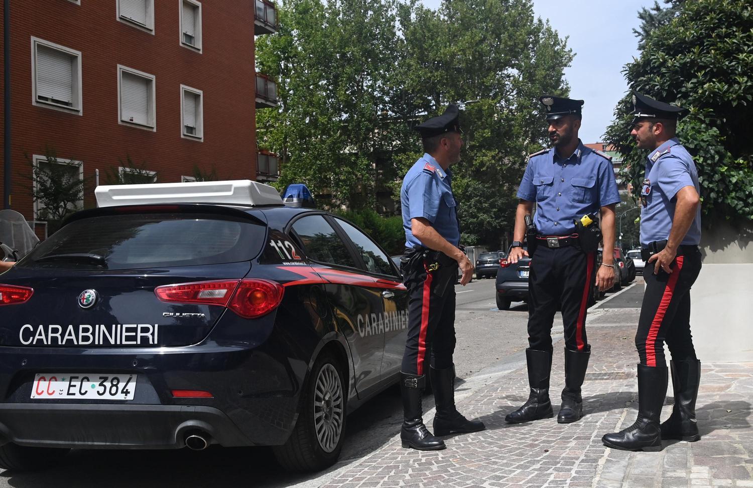 barzan242 decine di bossoli disseminati sulla strada delimitata la zona scattano le indagini