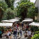 “Tante cose care”, rigatterie e anticaglie al mercato proposto dal Fai