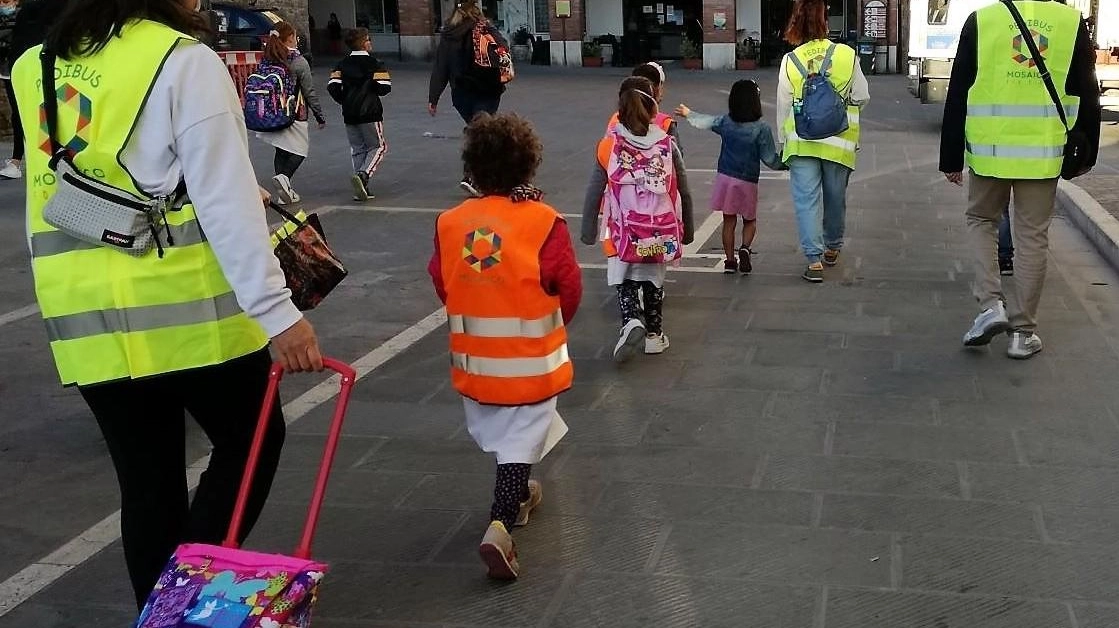 L'autobus senza ruote, bambini a scuola con Pedibus (Foto archivio) L'autobus senza ruote, bambini a scuola con Pedibus (Foto archivio)