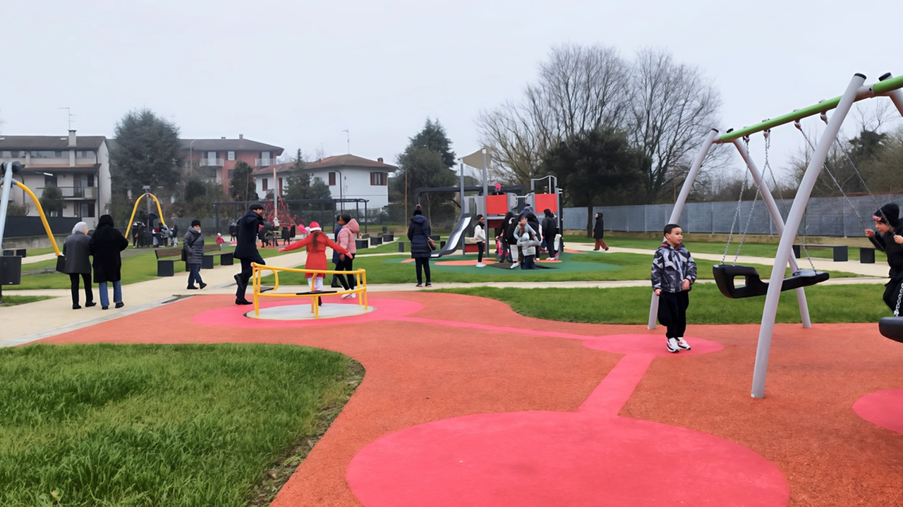 L’area giochi ha attrezzature senza “barriere“ Ci sono poi aree relax e due spazi dedicati ai cani L’area giochi ha attrezzature senza “barriere“ Ci sono poi aree relax e due spazi dedicati ai cani