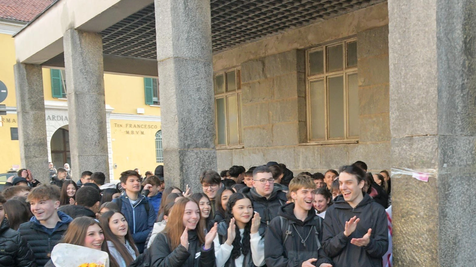 Bordoni, lo sciopero degli studenti: "Mezzi in ritardo, ci lasciano fuori"