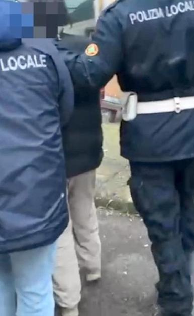 In auto con droga e 16mila euro: arrestato