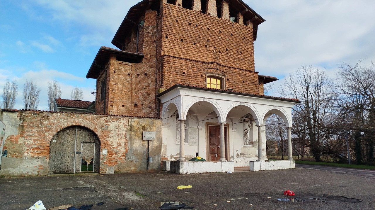 Nelle foto lo stato di degrado e abbandono del santuario Madonna di Dio ‘l Sà Nelle foto lo stato di degrado e abbandono del santuario Madonna di Dio ‘l Sà
