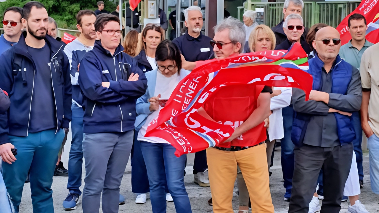 L’allarme della Cgil per l’impresa del settore automotive di Gavirate. Mentre 130 lavoratori attendono a ore di conoscere il loro futuro. L’allarme della Cgil per l’impresa del settore automotive di Gavirate. Mentre 130 lavoratori attendono a ore di conoscere il loro futuro.