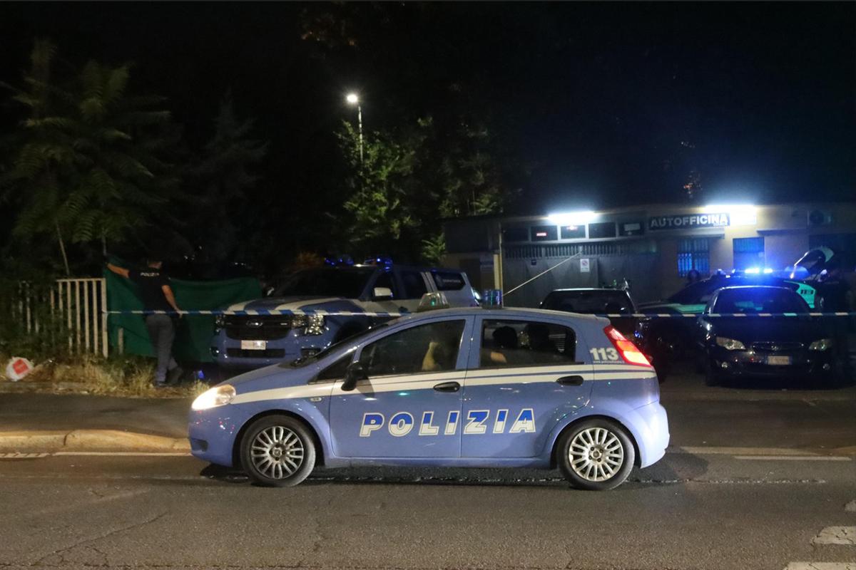 Apprezzamenti volgari a una donna, il compagno s’imbizzarrisce e accoltella due conoscenti Apprezzamenti volgari a una donna, il compagno s’imbizzarrisce e accoltella due conoscenti