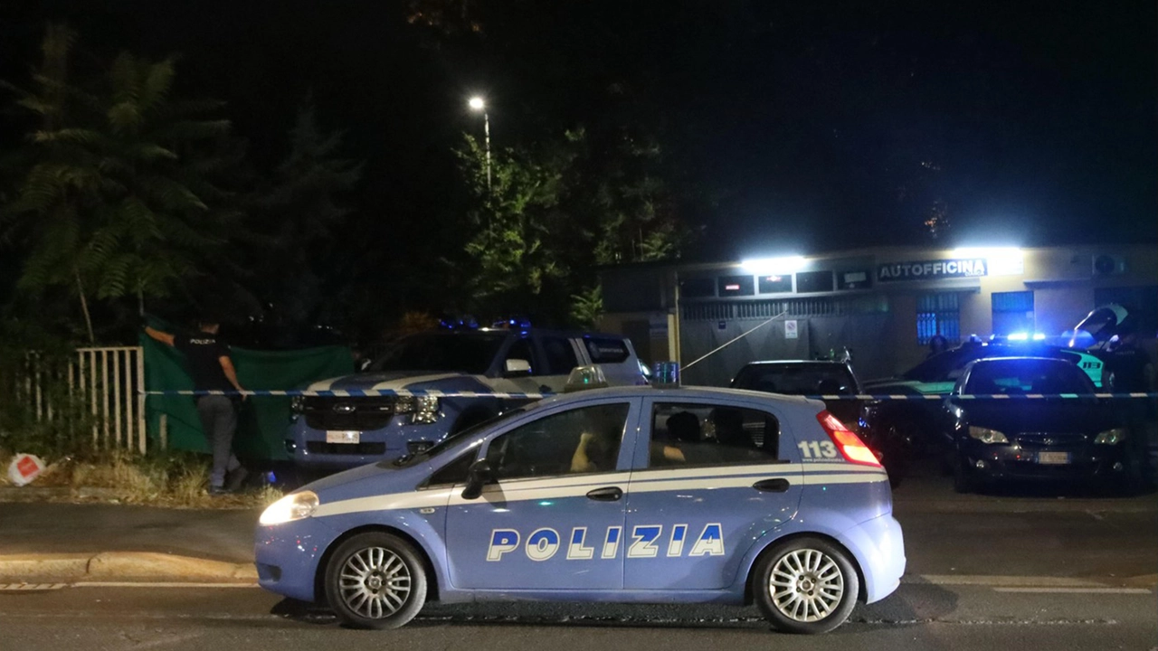 La polizia è intervenuta in piazza Ovidio angolo via Mecenate La polizia è intervenuta in piazza Ovidio angolo via Mecenate
