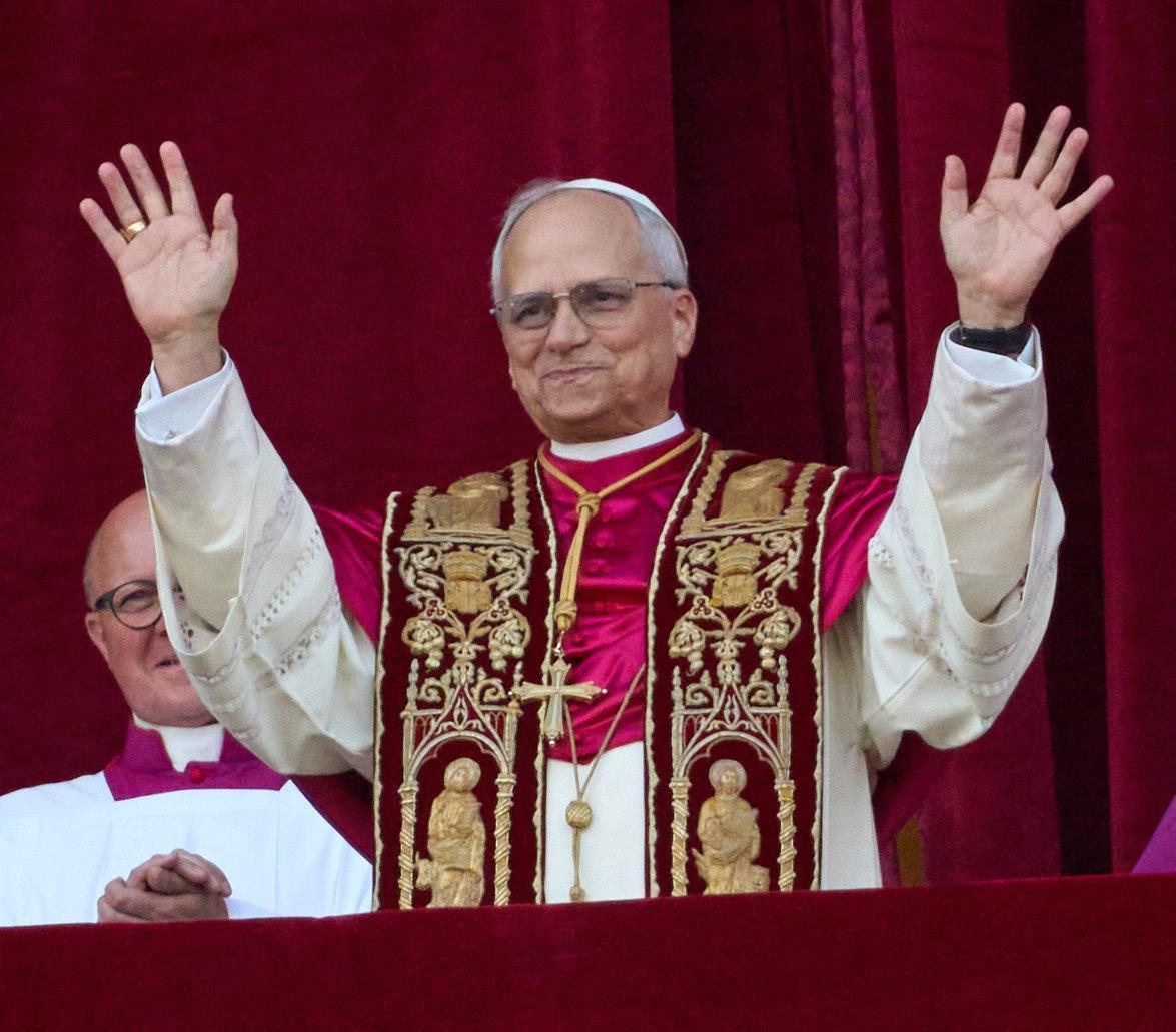 papa leone xiv gli abiti lavorati da un azienda del comasco seta di altissima qualità poi realizziamo la marezzatura da Ilgiorno.it papa leone xiv gli abiti lavorati da un azienda del comasco seta di altissima qualità poi realizziamo la marezzatura