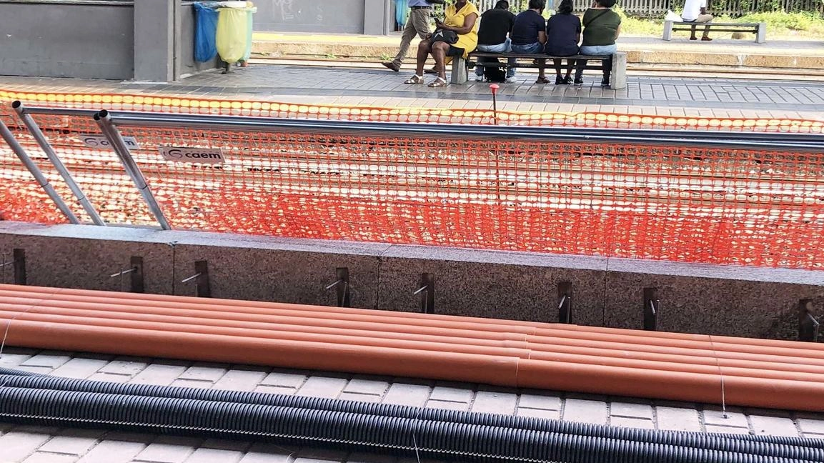 I lavori alla stazione di Lodi sono iniziati nel 2023 con l’innalzamento del primo marciapiede I lavori alla stazione di Lodi sono iniziati nel 2023 con l’innalzamento del primo marciapiede