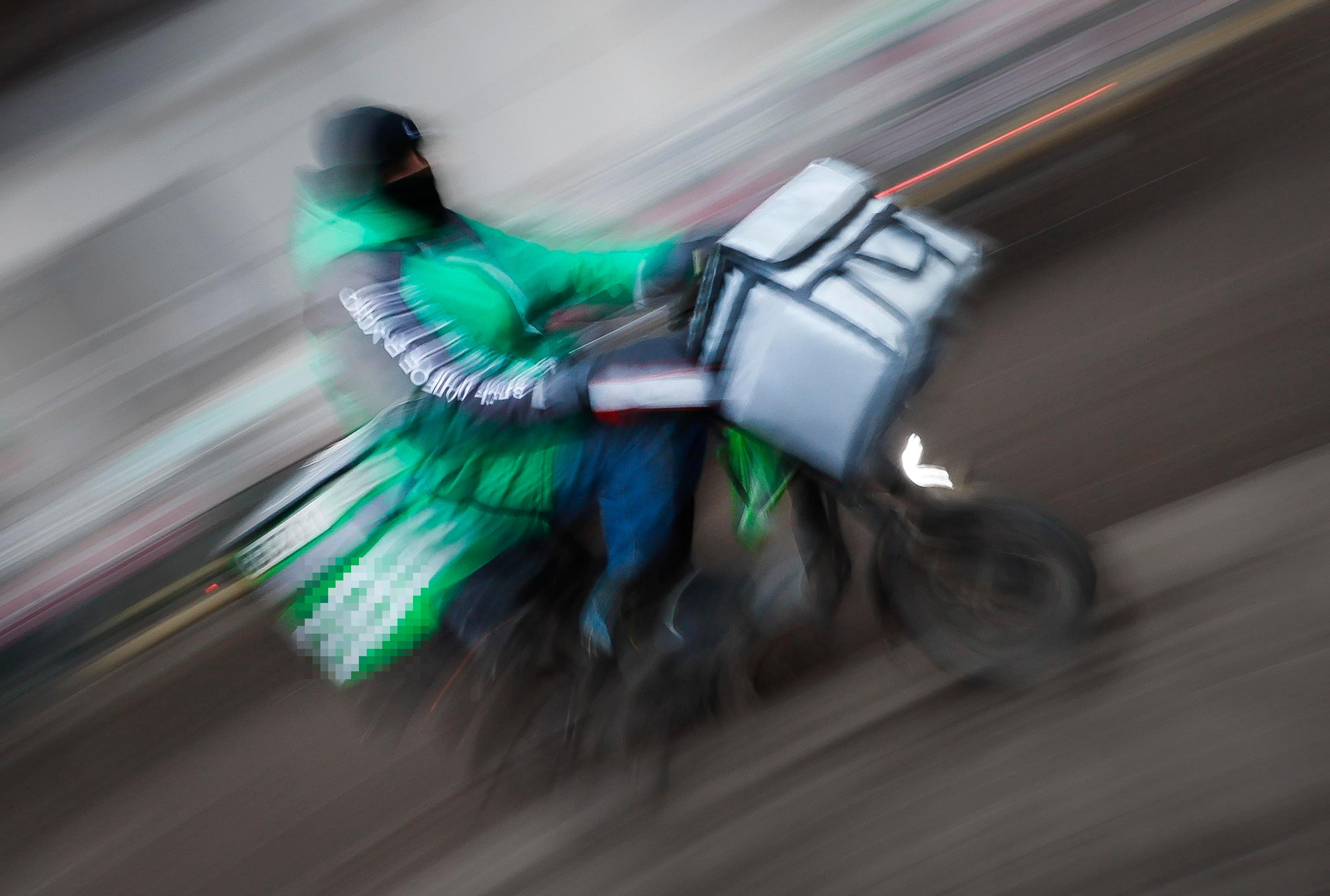 Milano, controlli su bici e monopattini elettrici: irregolari tre mezzi su quattro Milano, controlli su bici e monopattini elettrici: irregolari tre mezzi su quattro