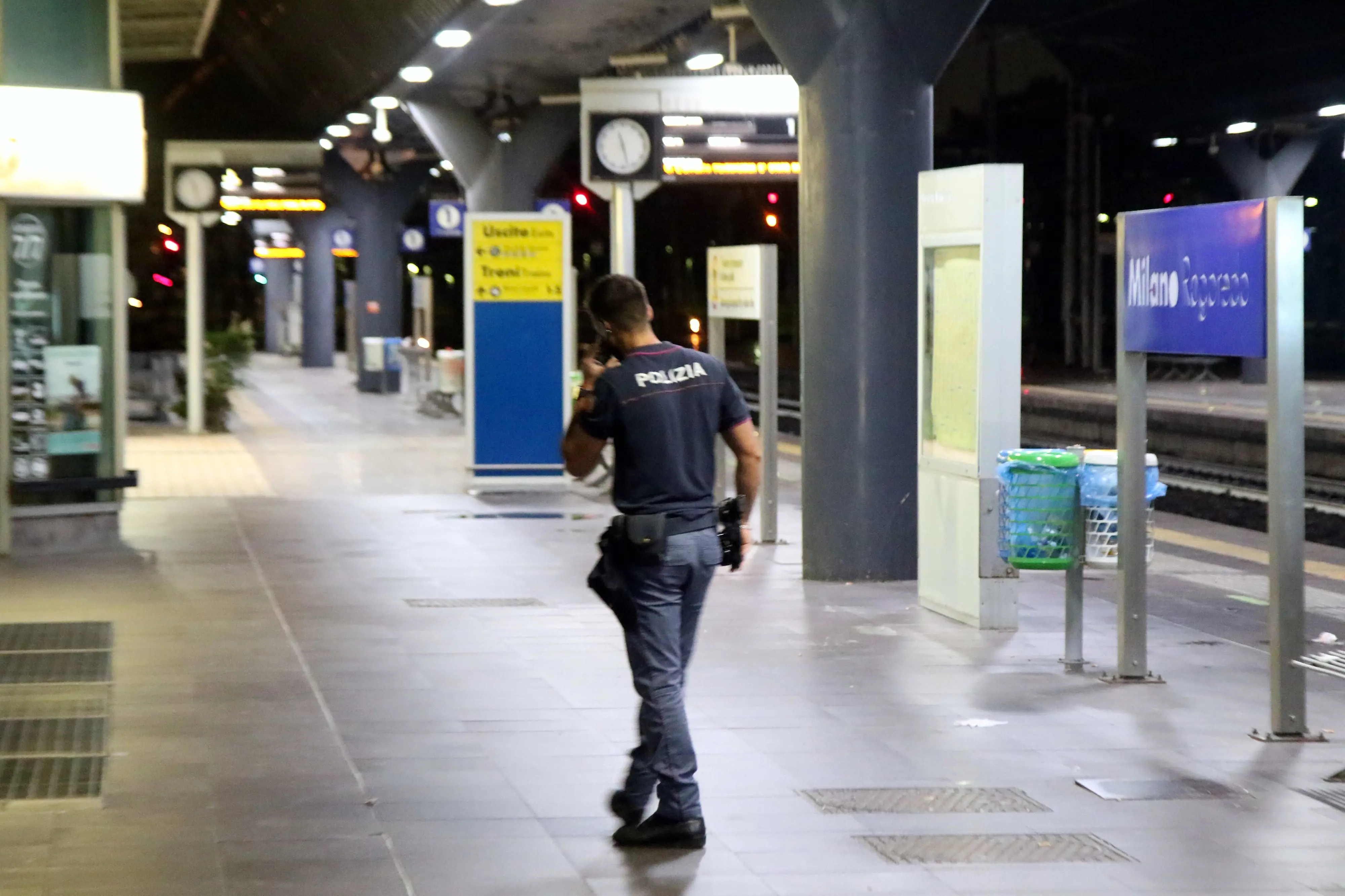 Stazione di Rogoredo, oltre 500 persone identificate. Arrestato per spaccio un 19enne, rimosse le barriere anti controlli