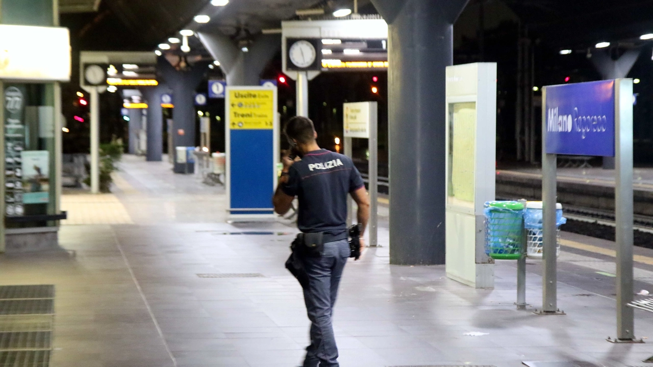 Stazione di Rogoredo, oltre 500 persone identificate. Arrestato per spaccio un 19enne, rimosse le barriere anti controlli