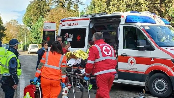 Sul posto un'ambulanza e un'automedica (foto di repertorio)