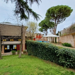 Villa Caffetto, il brutalismo che esprime arte da ogni angolo