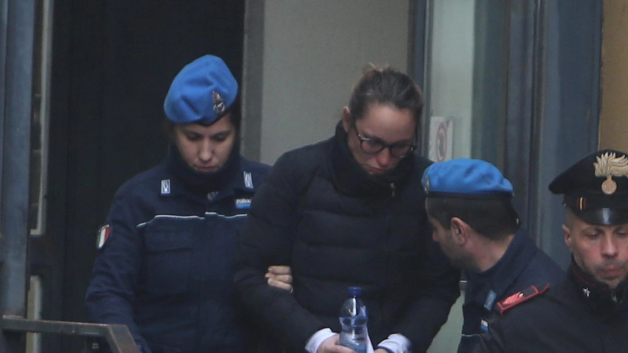 Stella Boggio ha accoltellato il fidanzato e poi ha chiamato i carabinieri sostenendo di essersi difesa Stella Boggio ha accoltellato il fidanzato e poi ha chiamato i carabinieri sostenendo di essersi difesa