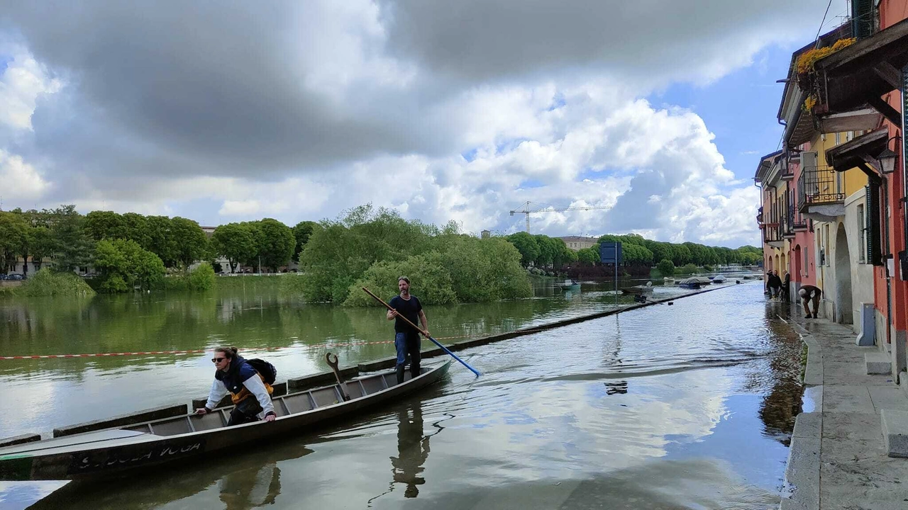 Maltempo in Lombardia, paura per l’esondazione di Ticino e Po: la diretta
