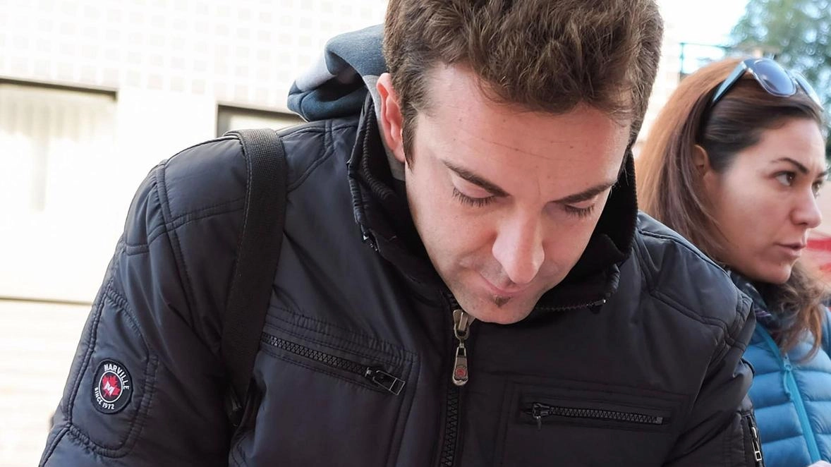 Raccolta di firme a Pregnana Milanese per denunciare i continui black-out che danneggiano residenti e commercianti e chiedere al Comune... Raccolta di firme a Pregnana Milanese per denunciare i continui black-out che danneggiano residenti e commercianti e chiedere al Comune...