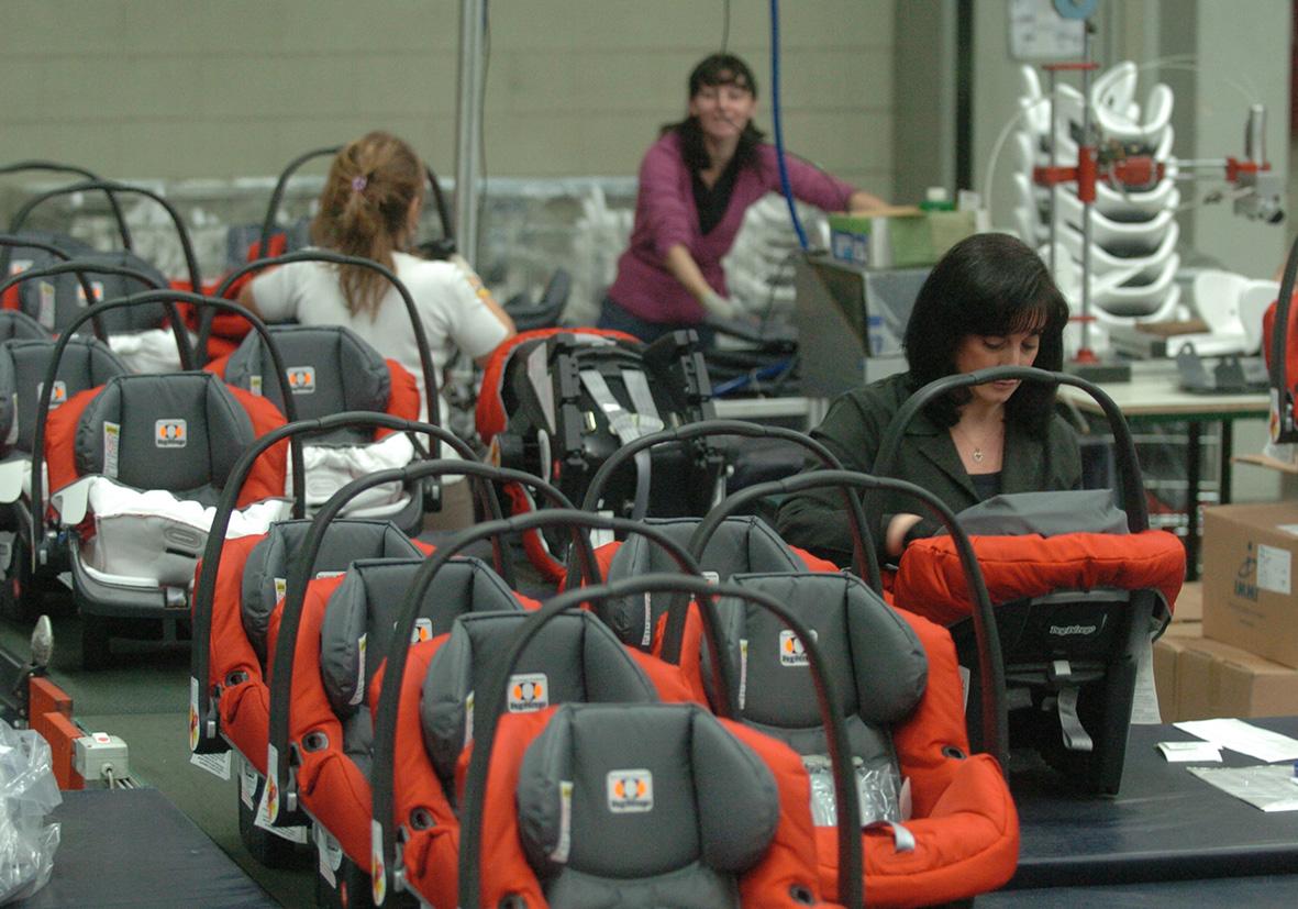 carrozzine sempre più vuote maxi licenziamento alla peg perego 90 posti di lavoro da tagliare in autunno